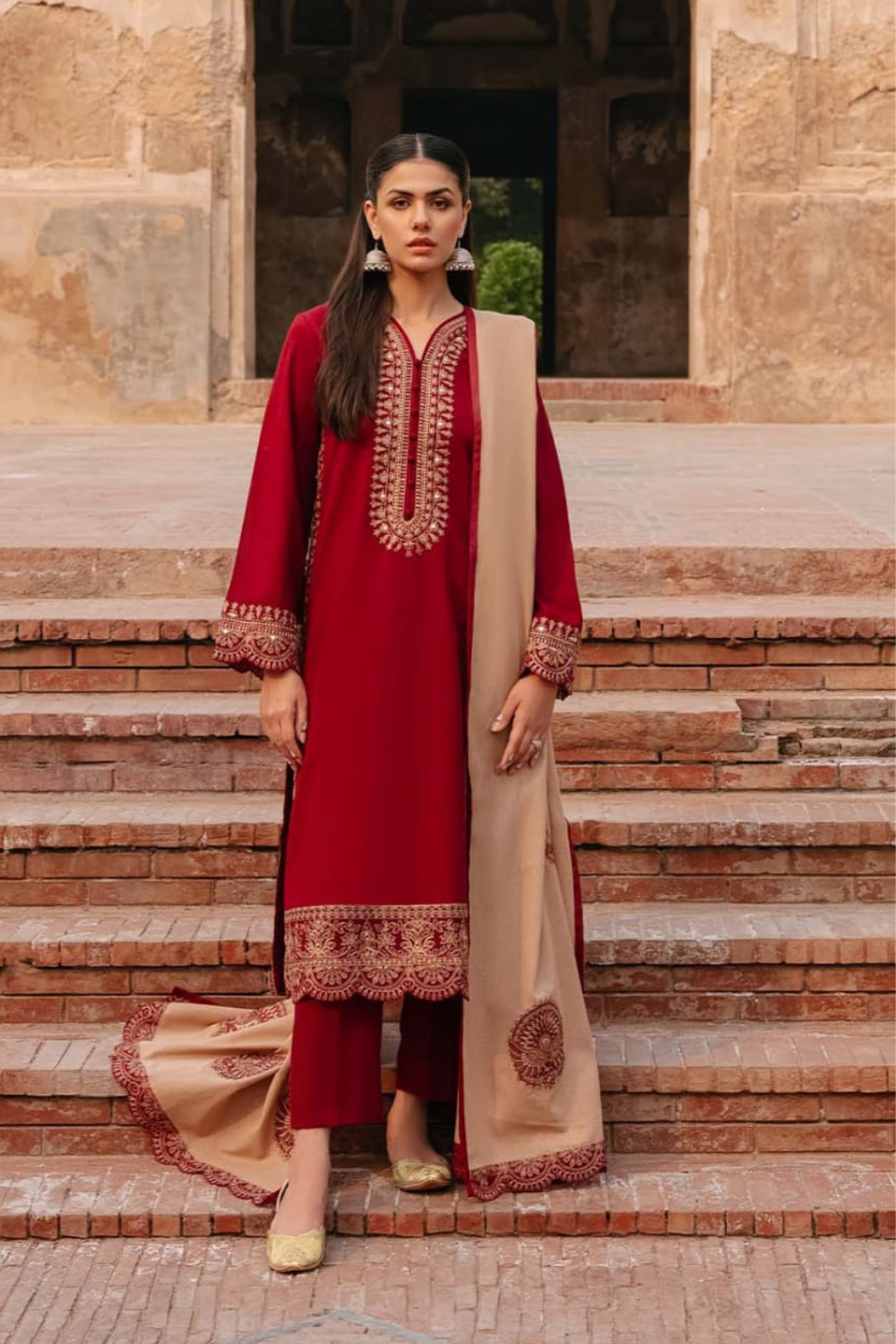 HS-116 Status : Dhanak&nbsp; Embroidered 3pc